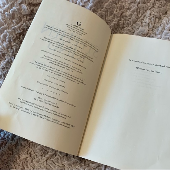 Stephan King | Under the Dome Book - Picture 8 of 11